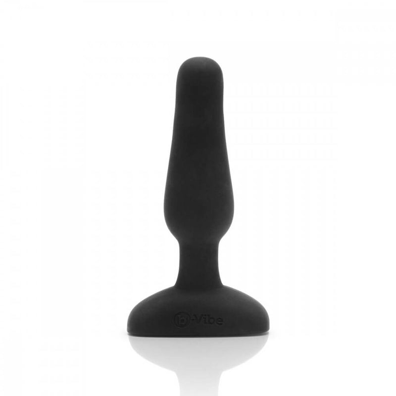 The b-Vibe Remote Novice Plug in Black up against a plain white background | Kinkly Shop