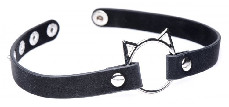 View of the Master Series Slim Kinky Kitty Ring Choker unfastened. This showcases the easy-use snap clips that fasten the collar onto the neck. | Kinkly Shop