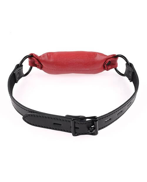 Close-up on the buckle of the Sportsheets Saffron Soft Bit Gag. This showcases the circular buckle on the buckle that allows you to lock the gag onto the head if desired. It will still fasten without the lock. | Kinkly Shop